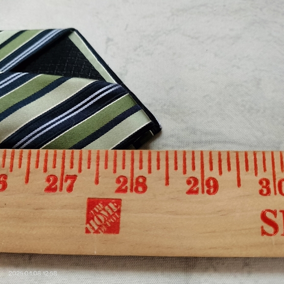 Jones New York Silk Hand Made Striped Green and Blue Men's Tie Necktie - Picture 3 of 7